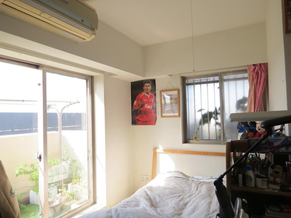 Non-living room. Local (10 May 2012) shooting