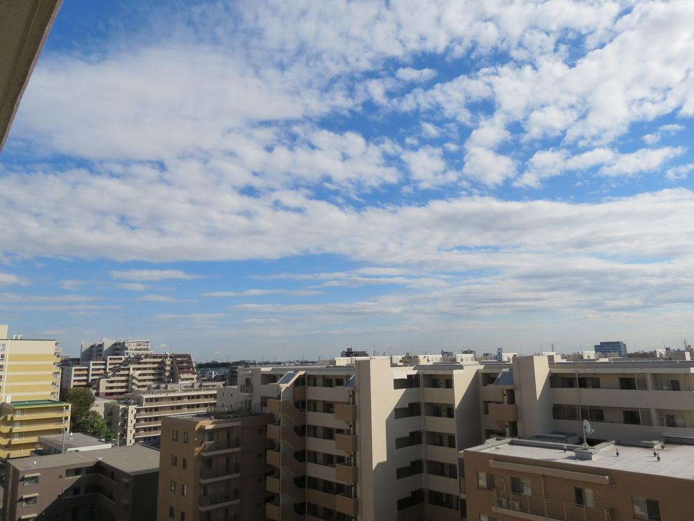 View photos from the dwelling unit. Local (10 May 2012) shooting