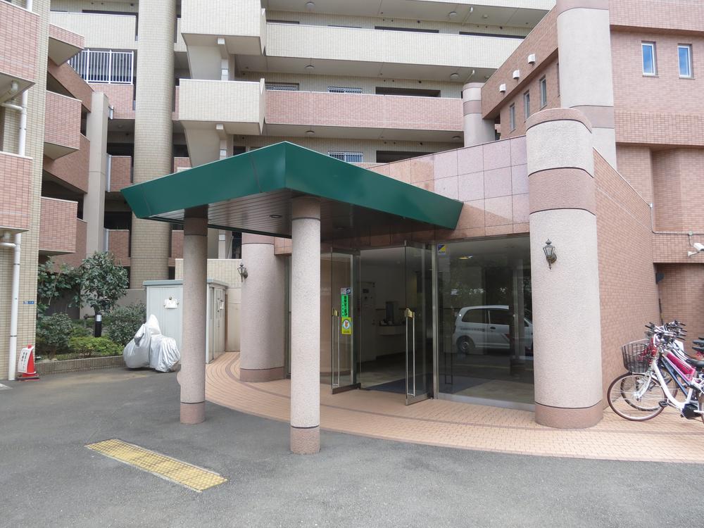 Entrance. Common areas