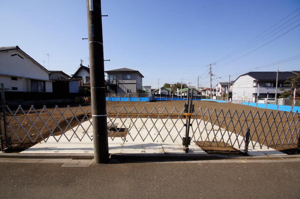 Local land photo. It overlooks the whole from the front