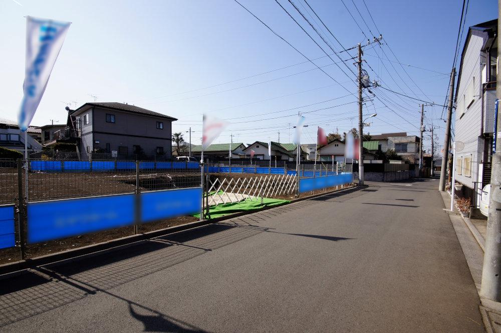 Local photos, including front road. Open feeling of the front road 6m is felt. 