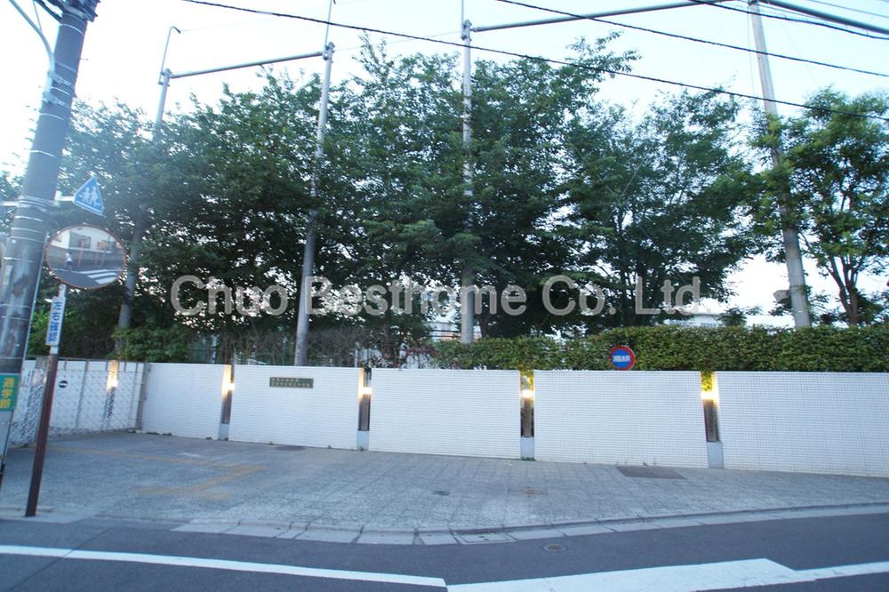 Junior high school. 1320m to Mitaka City Tatsudai three junior high school