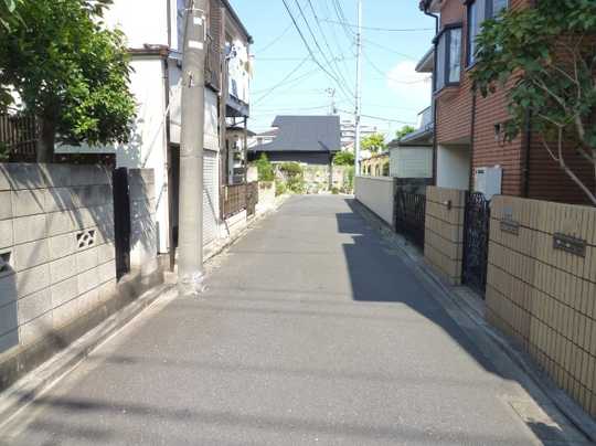 Local land photo. Frontal road