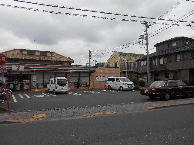 Convenience store. 130m to Seven-Eleven