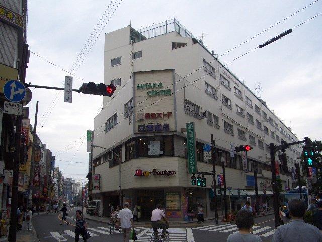 Supermarket. 760m to Tokyu Store