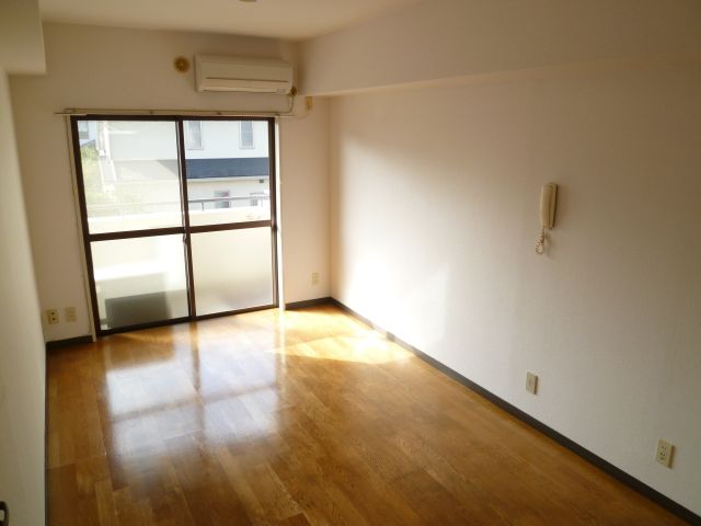 Living and room. South-facing sunny dining.