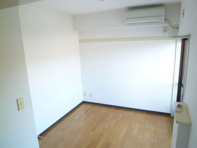 Living and room. It is the north side of the room.