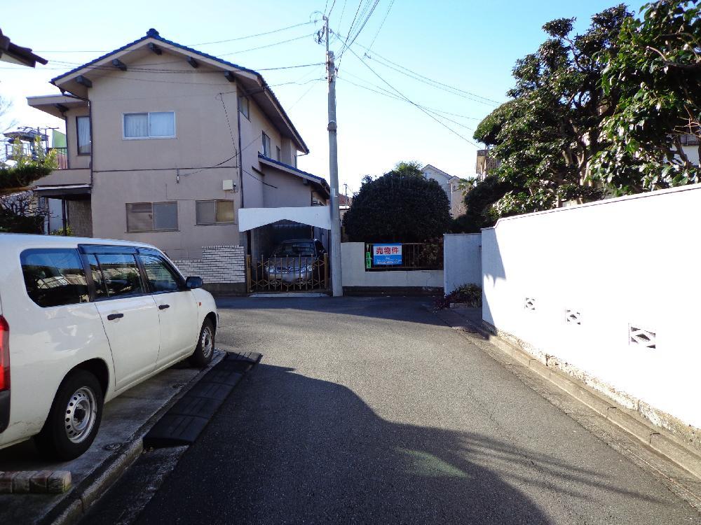 Local photos, including front road. Front road (December 2013) Shooting