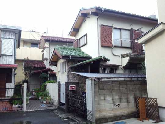 Local land photo. The property is the front and back of the building site.