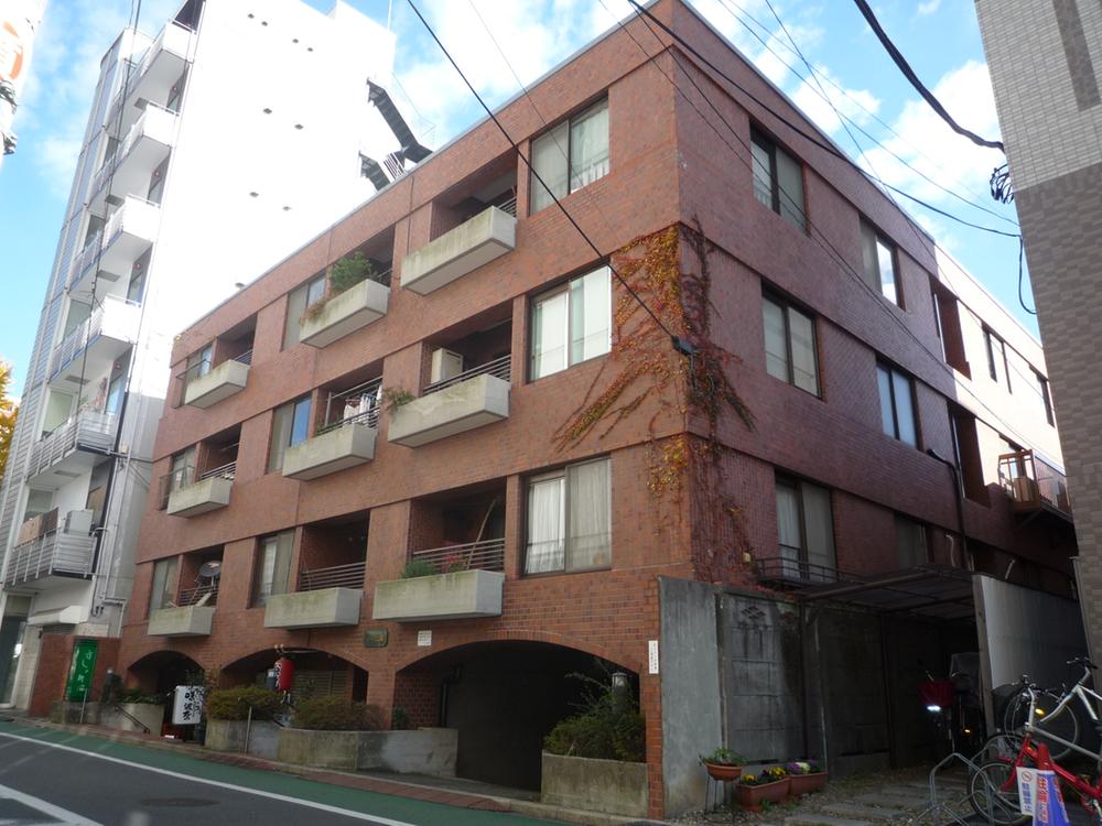 Local appearance photo. Local (11 May 2012) shooting