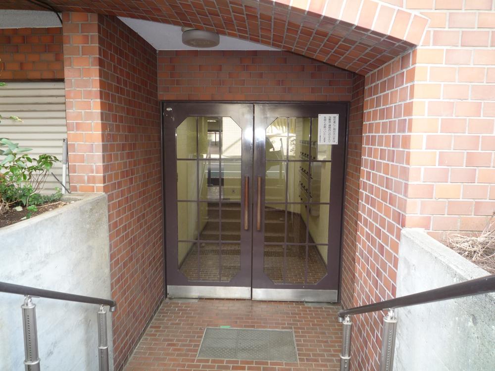 Entrance. Common areas