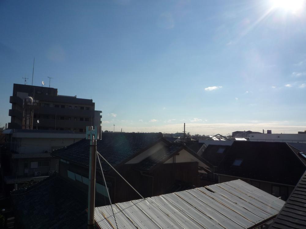 View photos from the dwelling unit. Local (11 May 2012) shooting