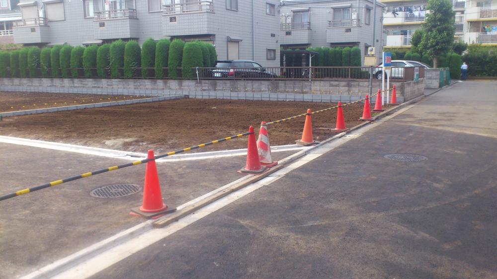 Local photos, including front road. Local (July 2013) Shooting ・ South road sunny