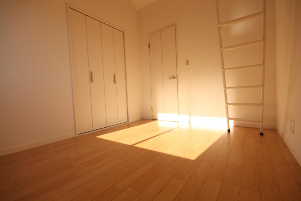 Non-living room. Indoor (12 May 2013) Shooting