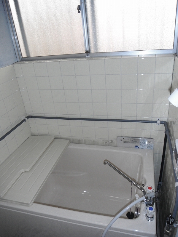 Bath. Also it has a beautiful front window with a reheating.