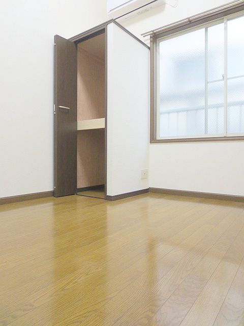 Living and room. New air-conditioned