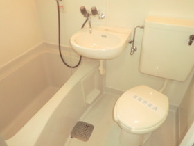 Bath. 3-point unit bus