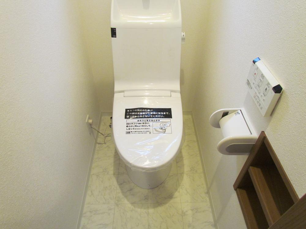 Toilet. Indoor (11 May 2013) Shooting