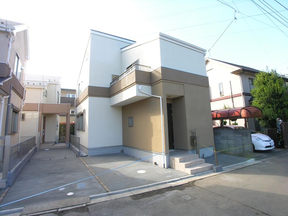 Local photos, including front road. Local (11 May 2013) Shooting