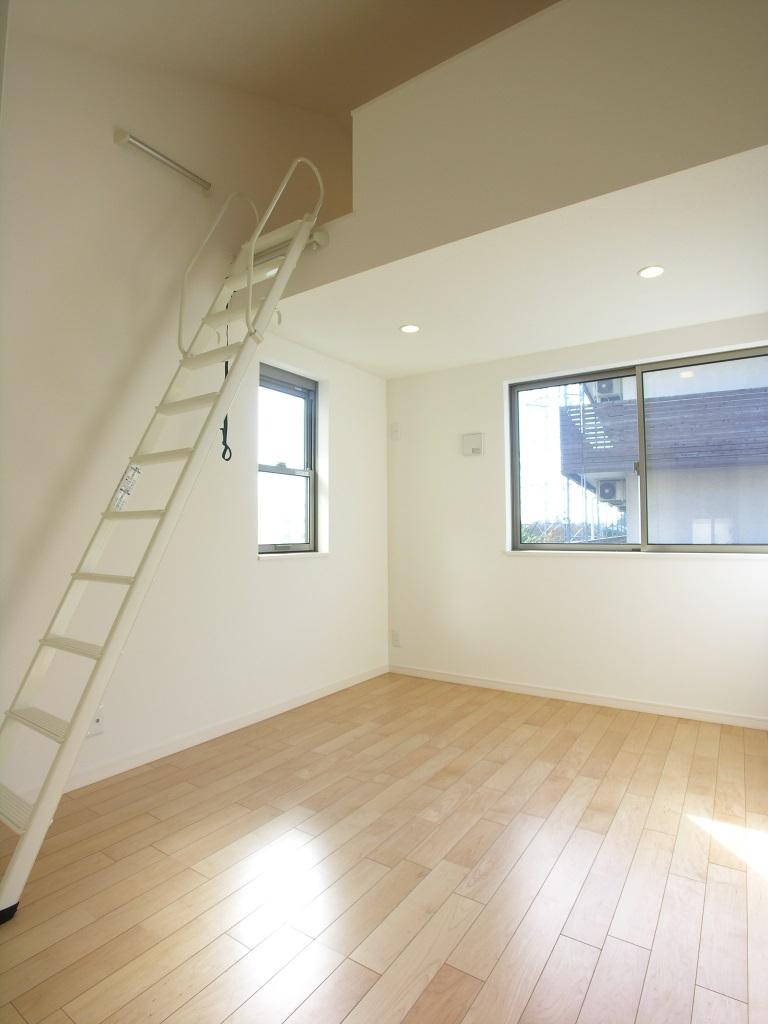 Non-living room. Indoor (11 May 2013) Shooting