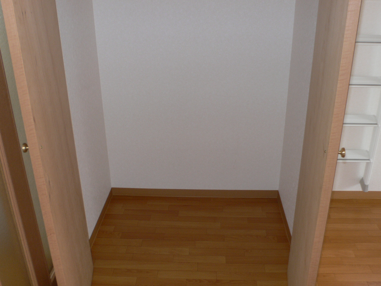 Receipt. Storage with depth