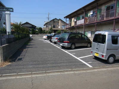 Entrance. Available in only 6 thousand yen parking tenants