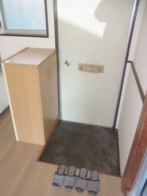 Entrance. Entrance ・ Shoebox