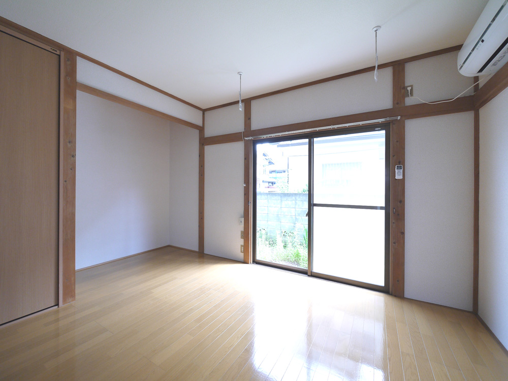 Living and room. ☆ Spacious 8 quires of Western-style ☆