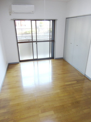 Living and room. Western-style 6 Pledge