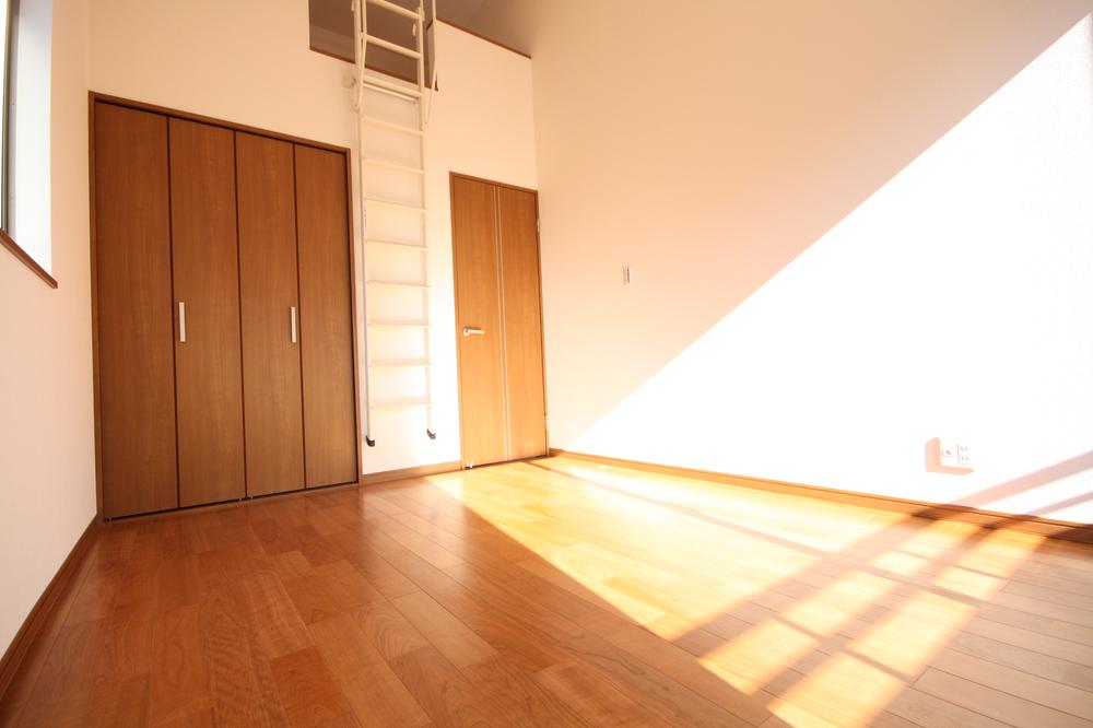 Non-living room. Indoor (12 May 2013) Shooting