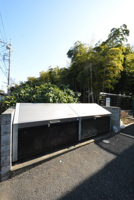 Entrance. Garbage Storage