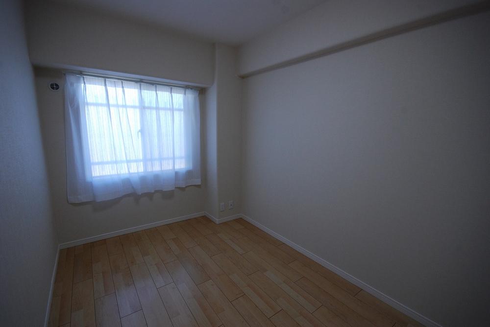 Non-living room. Indoor (12 May 2013) Shooting