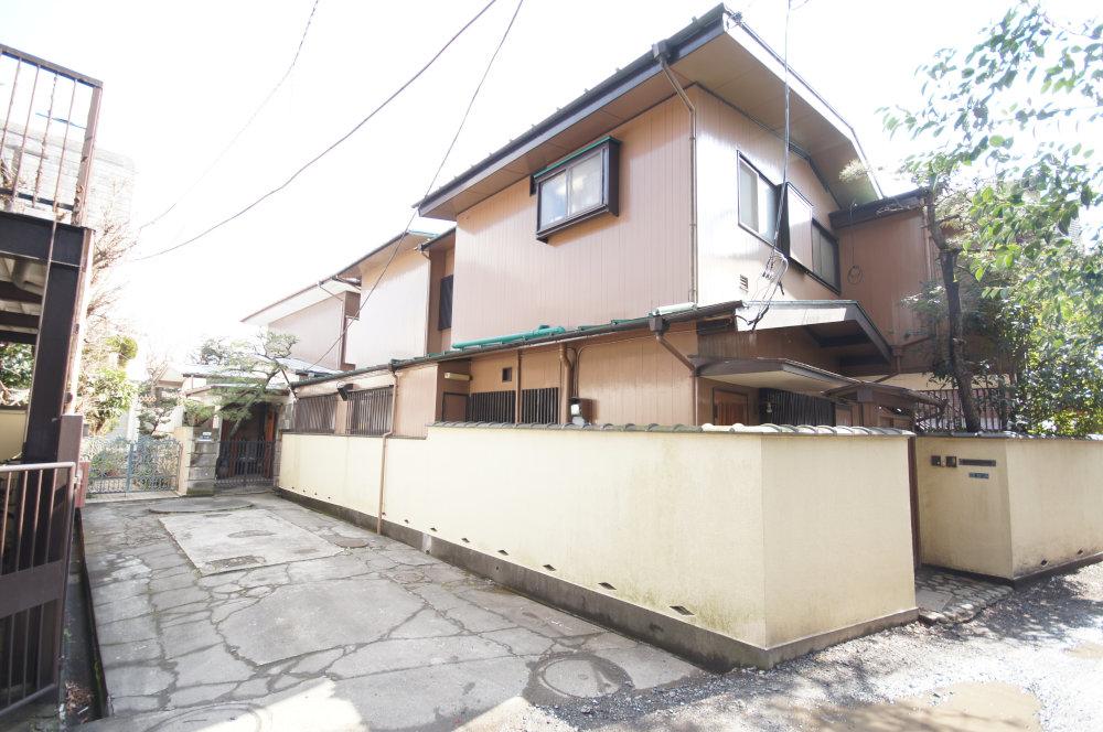 Local land photo. 2 Station available access is a good location.