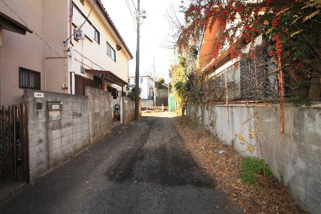 Local photos, including front road. Local (12 May 2013) Shooting