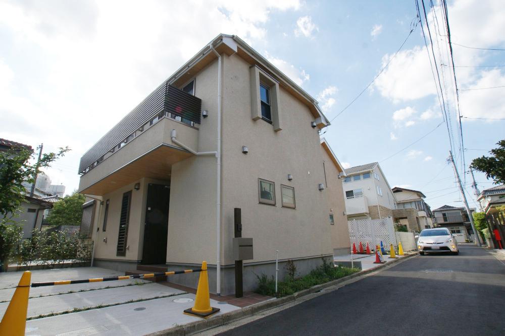 Local appearance photo. Mitaka Shinkawa 4-chome, Keio Line "Sengawa" station bus 10 minutes of newly built single-family. There is a distance to the station, but has been enhanced shopping facilities in the surrounding area UR rent.