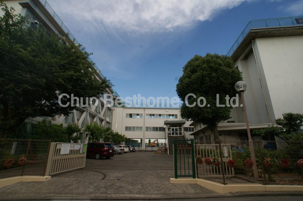 Junior high school. Takaminami to school Mitaka Municipal fifth Junior High School 566m