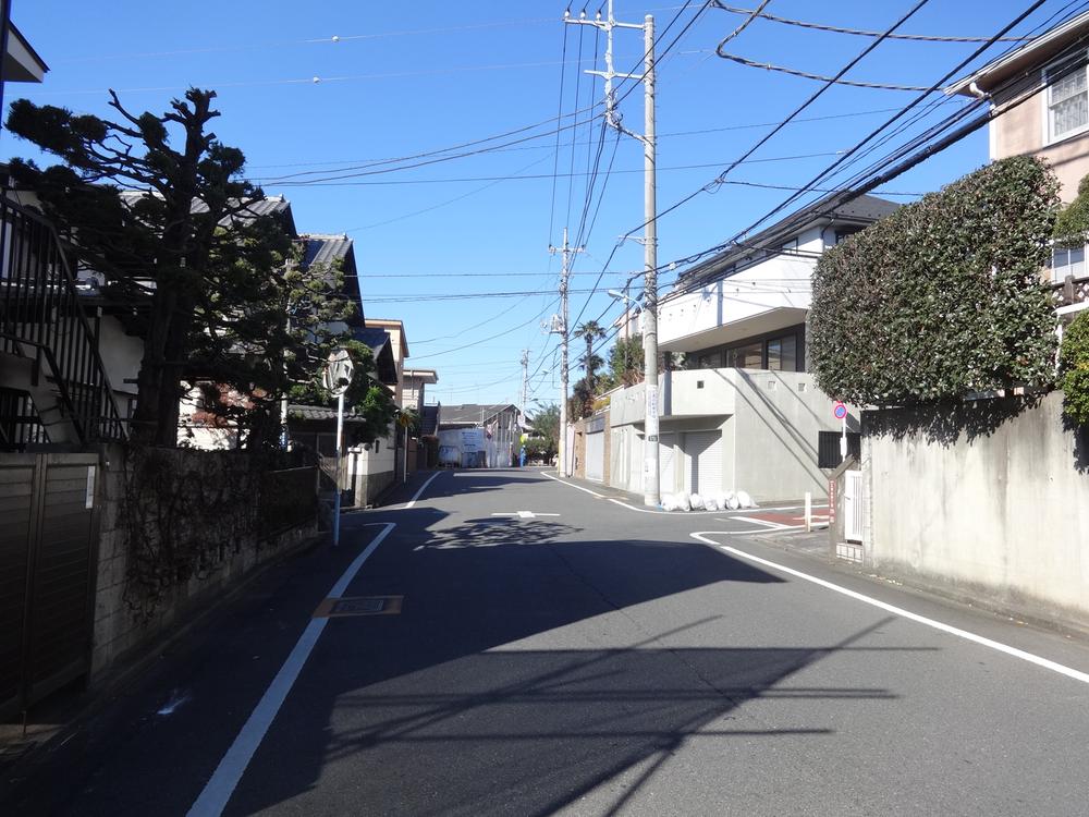 Local photos, including front road. Local (11 May 2013) Shooting