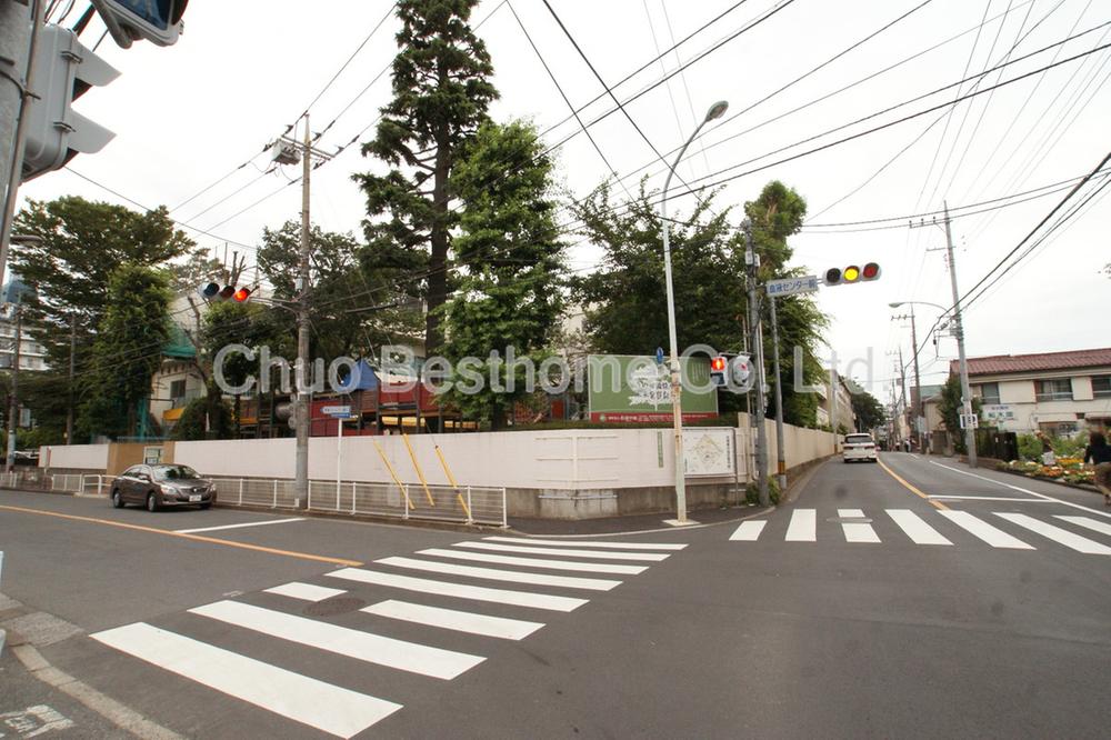 high school ・ College. Private Shotoku Gakuen high school 777m