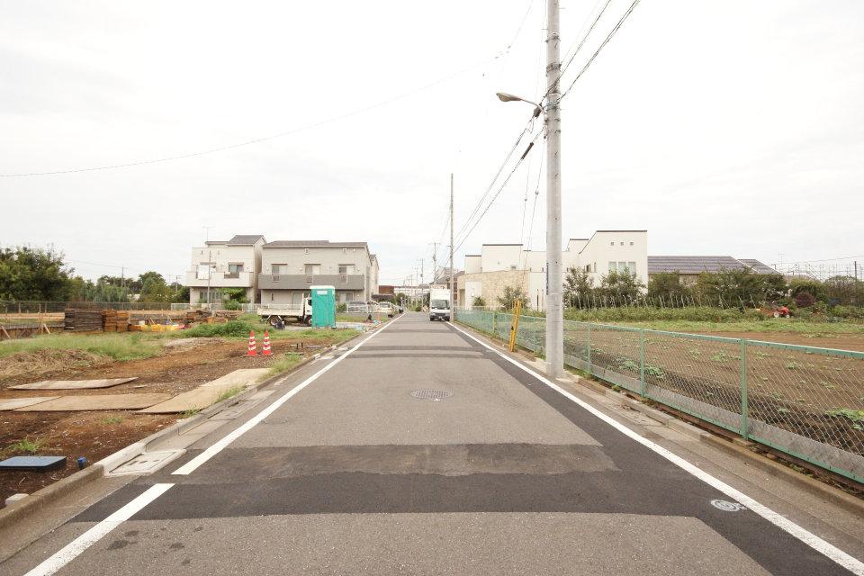 Local photos, including front road. Front road is airy enough environment in width 6m