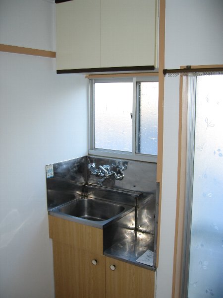 Kitchen. Gas stove available