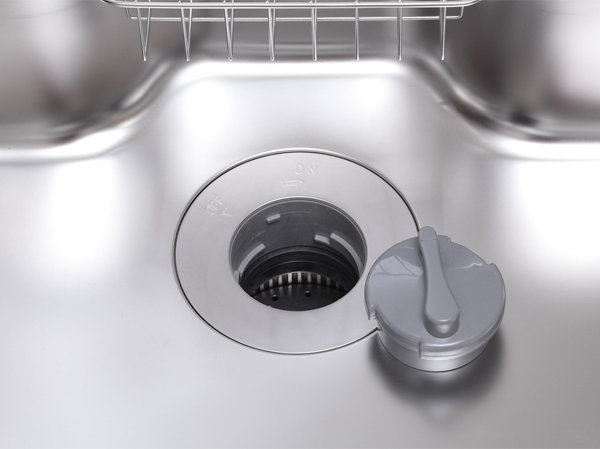 Kitchen.  [disposer] Milling processing garbage in the sink drain outlet. It kept clean the kitchen by reducing waste, Eliminating also labor of garbage disposal, It also contributes to ecology.  ※ There is also a thing that can not be handled depending on the type of waste. (Model Room A1 type ・ Menu plan ※ Free of charge ・ Application deadline Yes / Some including paid option)