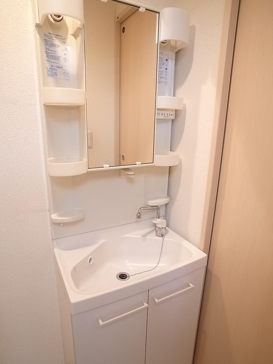 Wash basin, toilet. Indoor (11 May 2013) Shooting