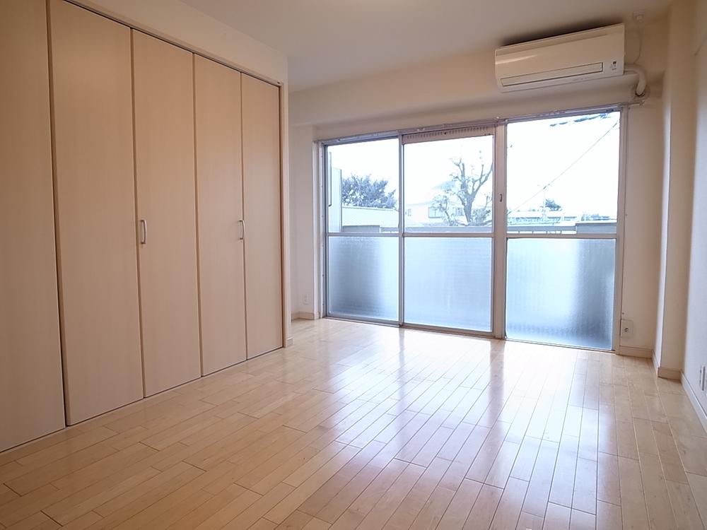 Non-living room. Indoor (11 May 2013) Shooting