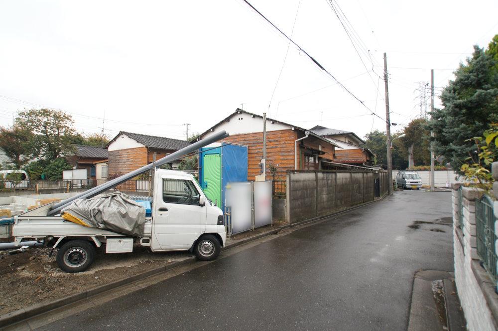 Local photos, including front road. Will produce a sense of openness so spacious also front road
