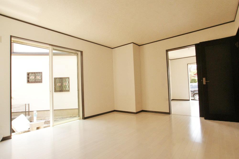 Same specifications photos (living). Living day provided with a garden on the south side ・ Excellent ventilation. This family everyone is it you will smile (construction cases)