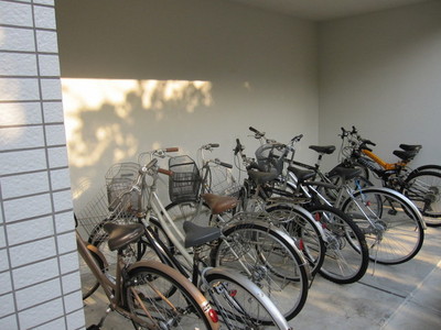 Other. 10m to the parking lot (Other)