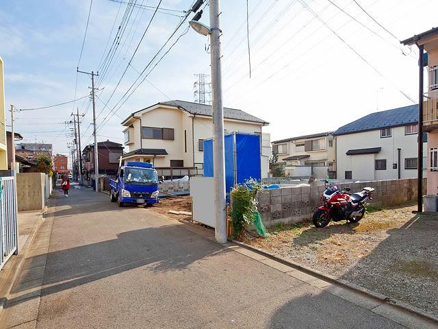 Local photos, including front road. Local (12 May 2013) Shooting