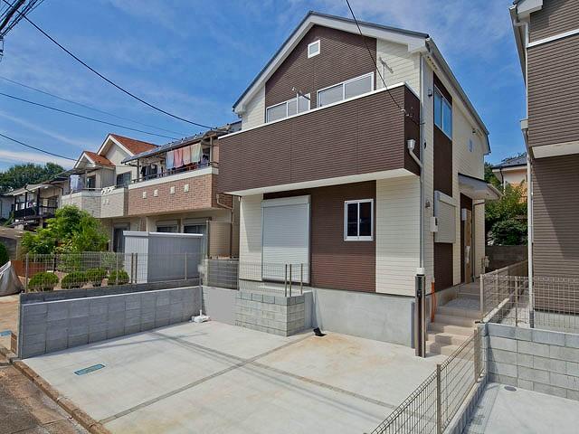 Rendering (appearance). The photograph is an image.