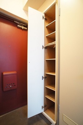 Receipt. Shoe box-to-ceiling ☆