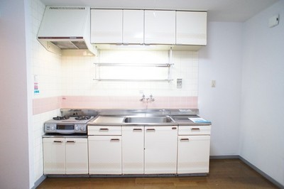 Kitchen. Convenient wide kitchen ☆